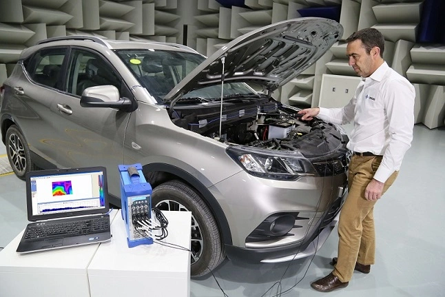 File:Auto anechoic chamber3.webp